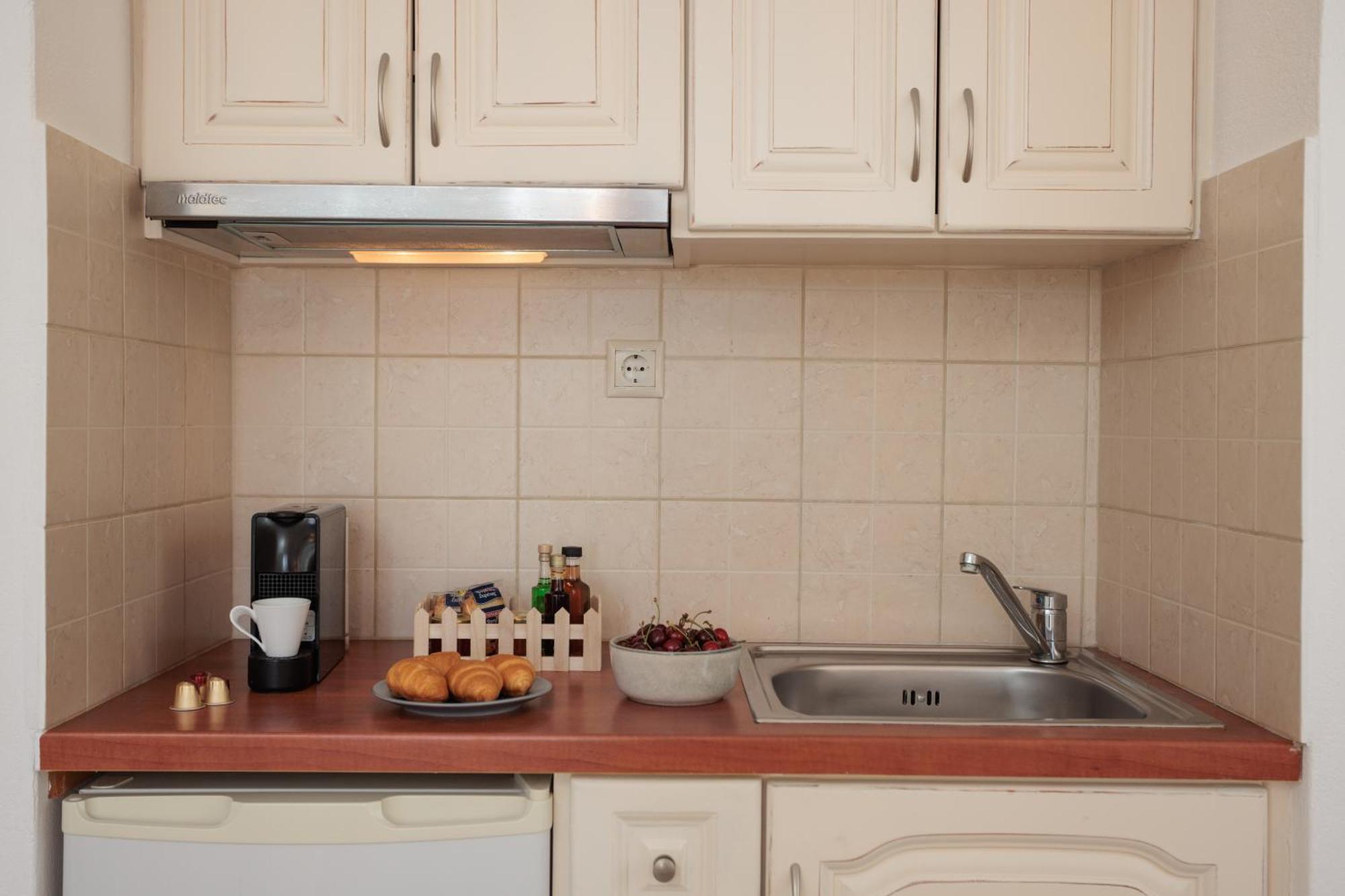 Maria'S Rooms & Studios Agia Anna  Exterior photo