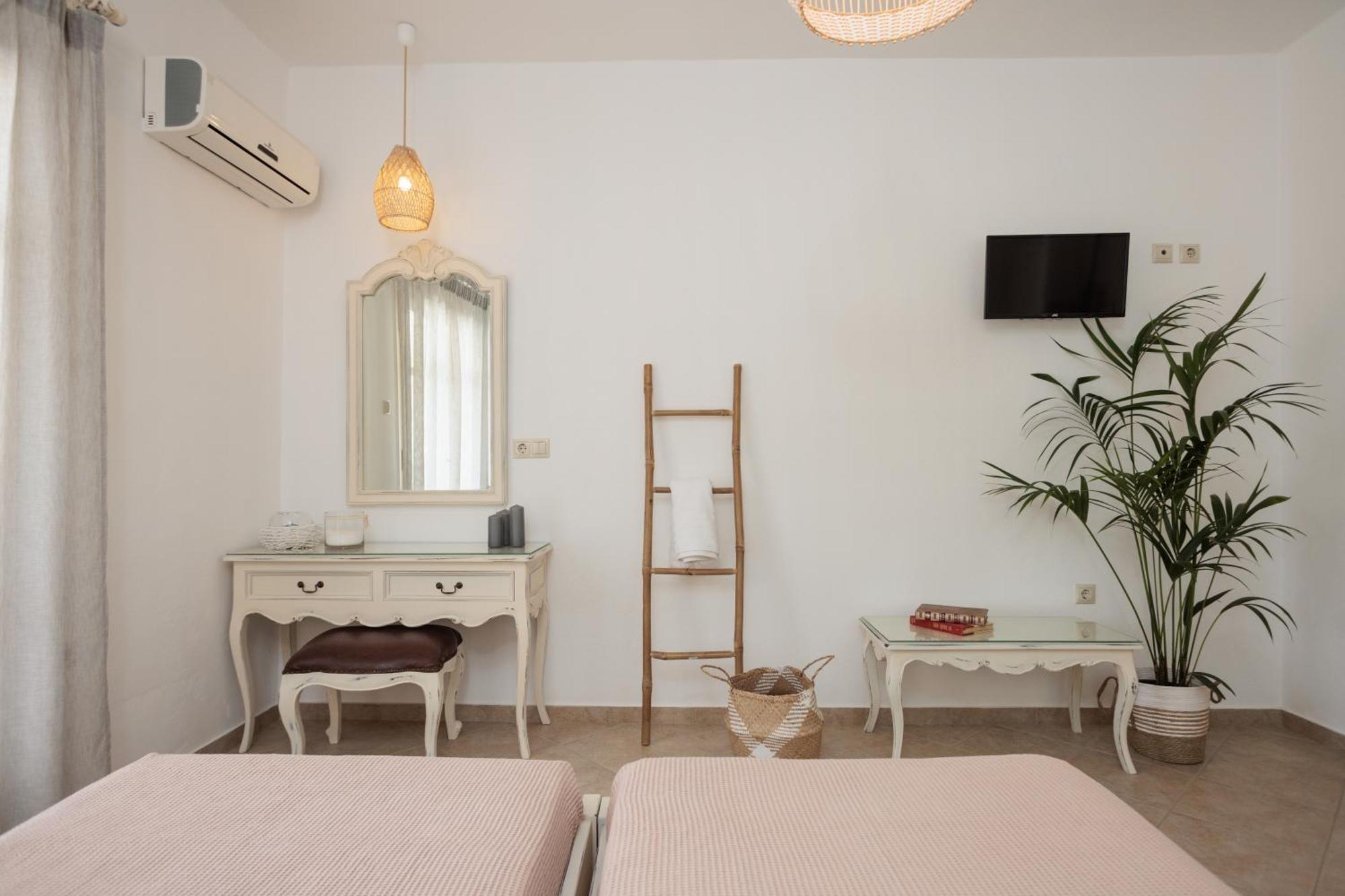 Maria'S Rooms & Studios Agia Anna  Exterior photo