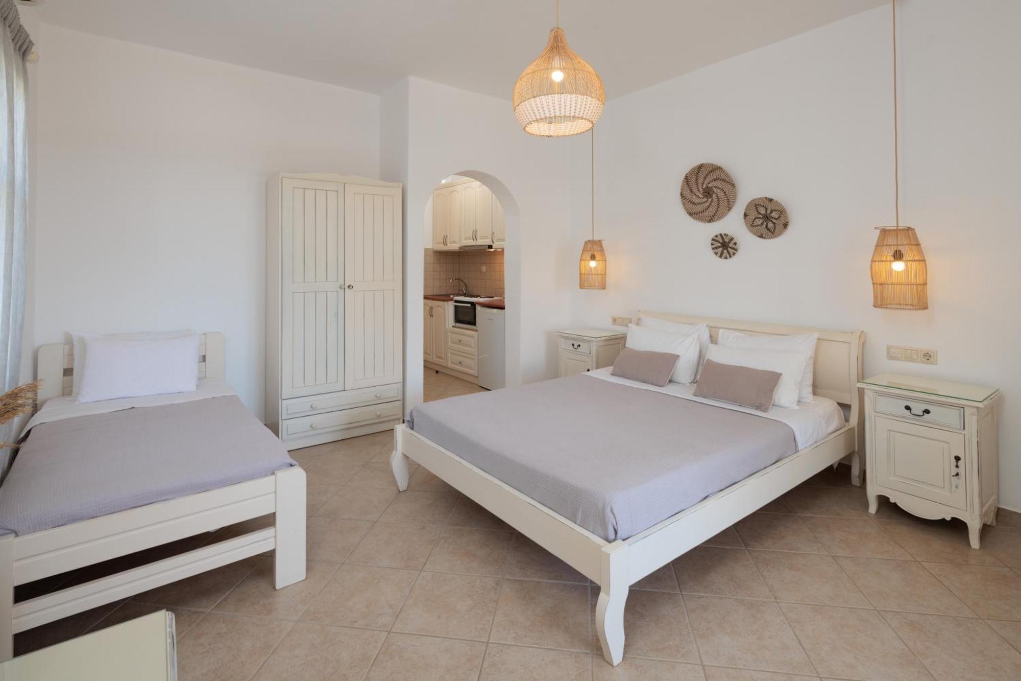 Maria'S Rooms & Studios Agia Anna  Exterior photo